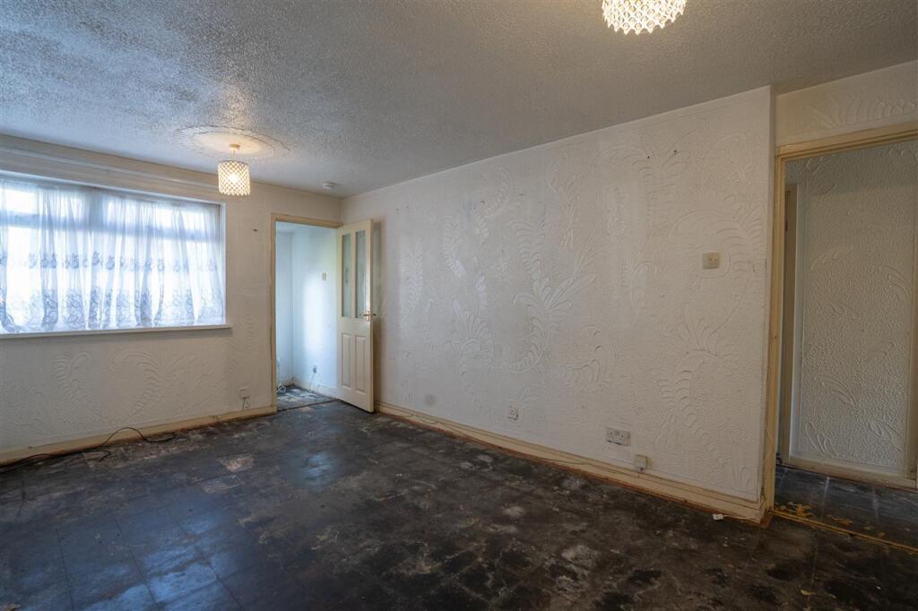Apartment in Birmingham, Lyndon Green - View 3