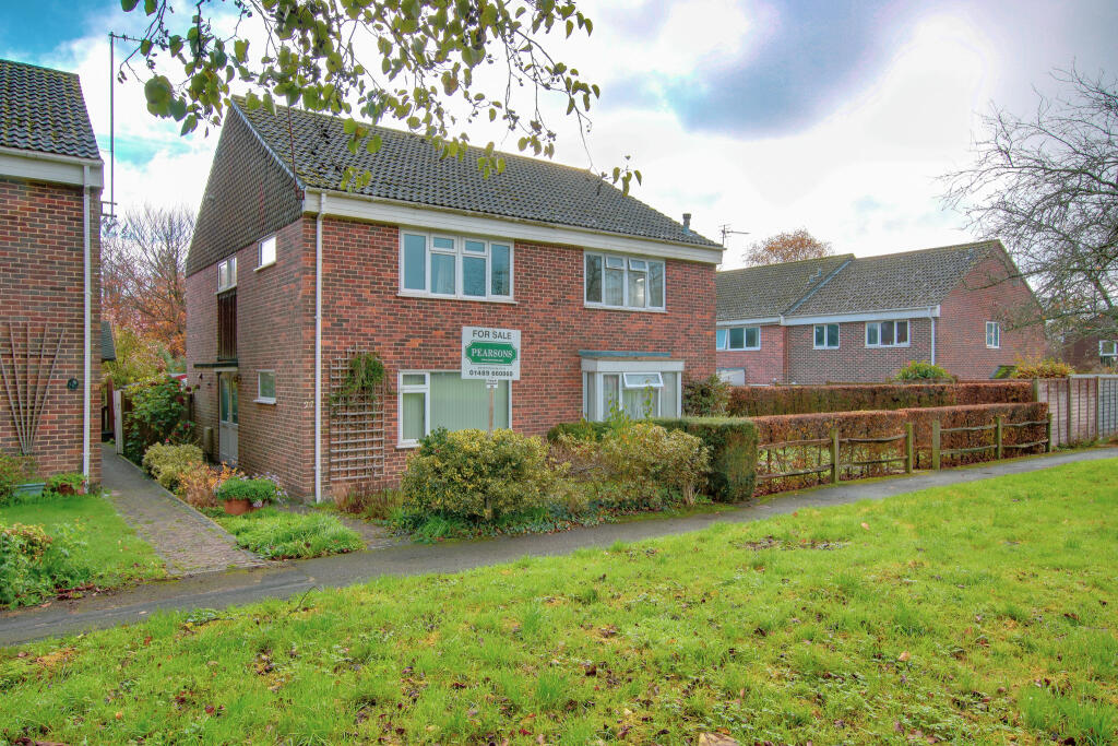 3-bed semi-detached on Bishops Waltham, £295,000
