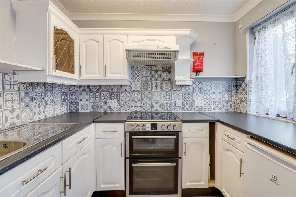 Imperial Avenue, Westcliff-On-Sea photo 4