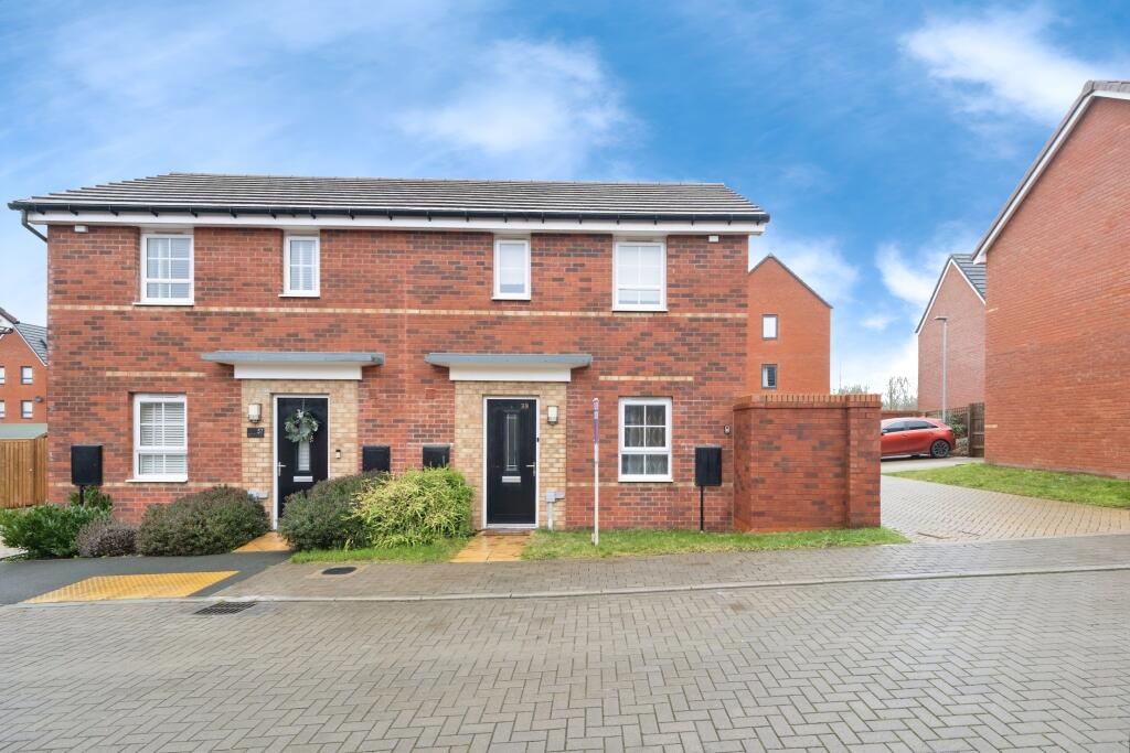 24 Saturn Avenue photo 4