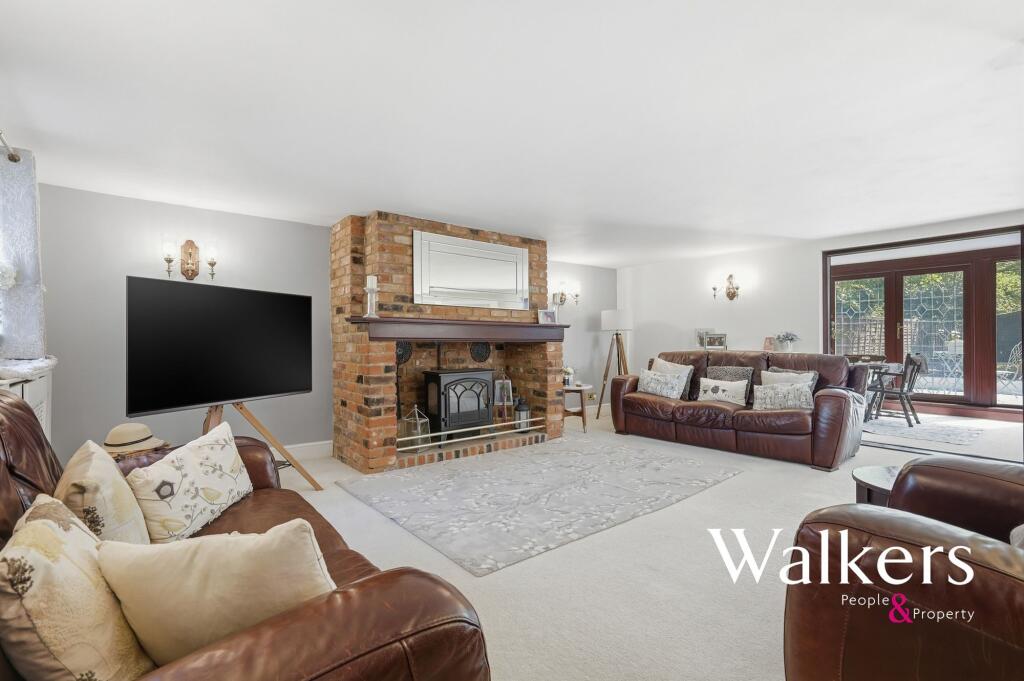 House in Brentwood, Elkin's Green, Blackmore, Hook End and Wyatts Green - View 3