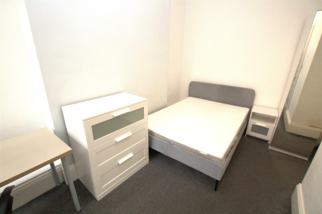 House in Middlesbrough, Middlehaven - More