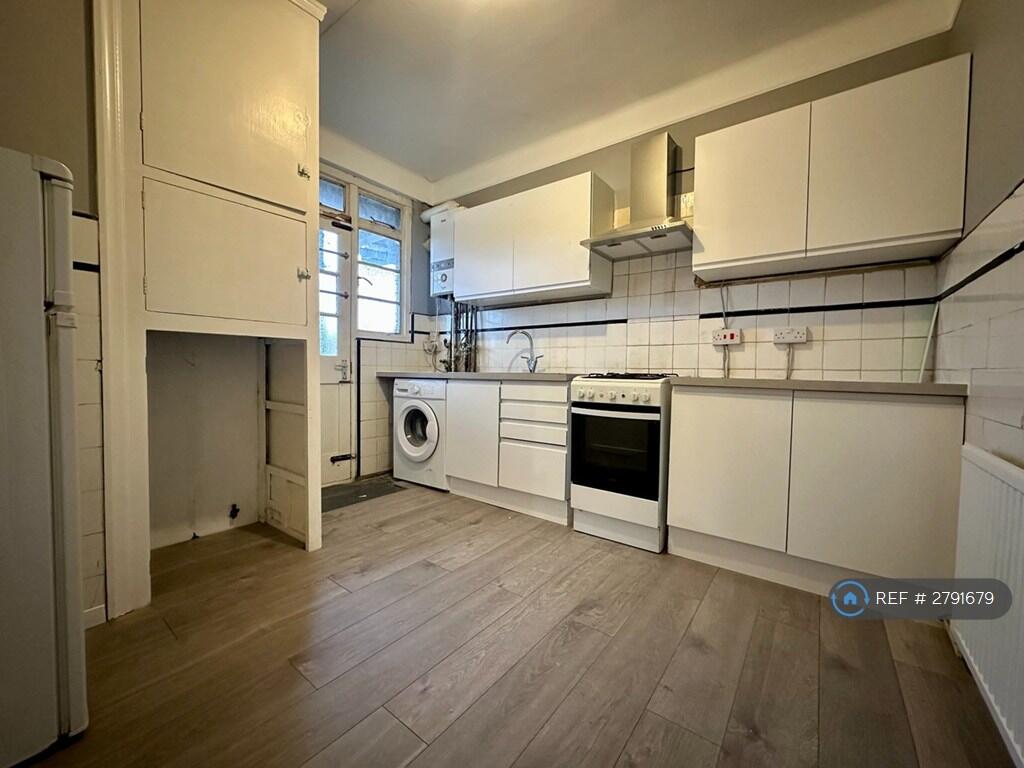 Main image of property: Selwyn Court, London, SE3