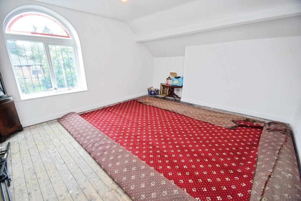 House in Bradford, Shipley - More