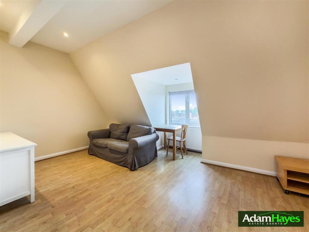 Apartment in London, Church End - View 3