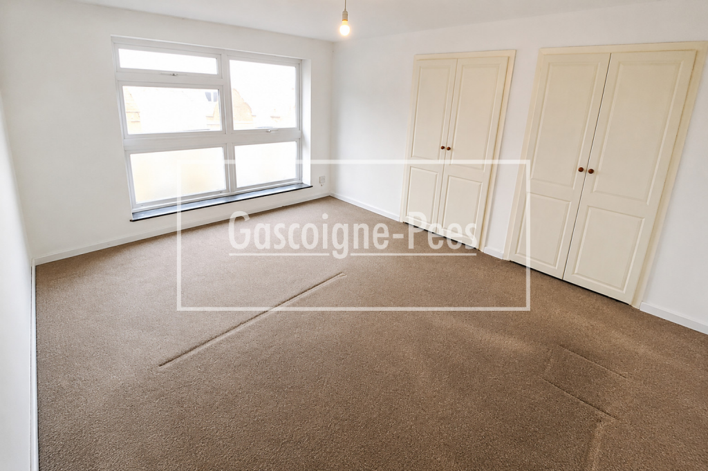 Apartment in Guildford, Surrey - More
