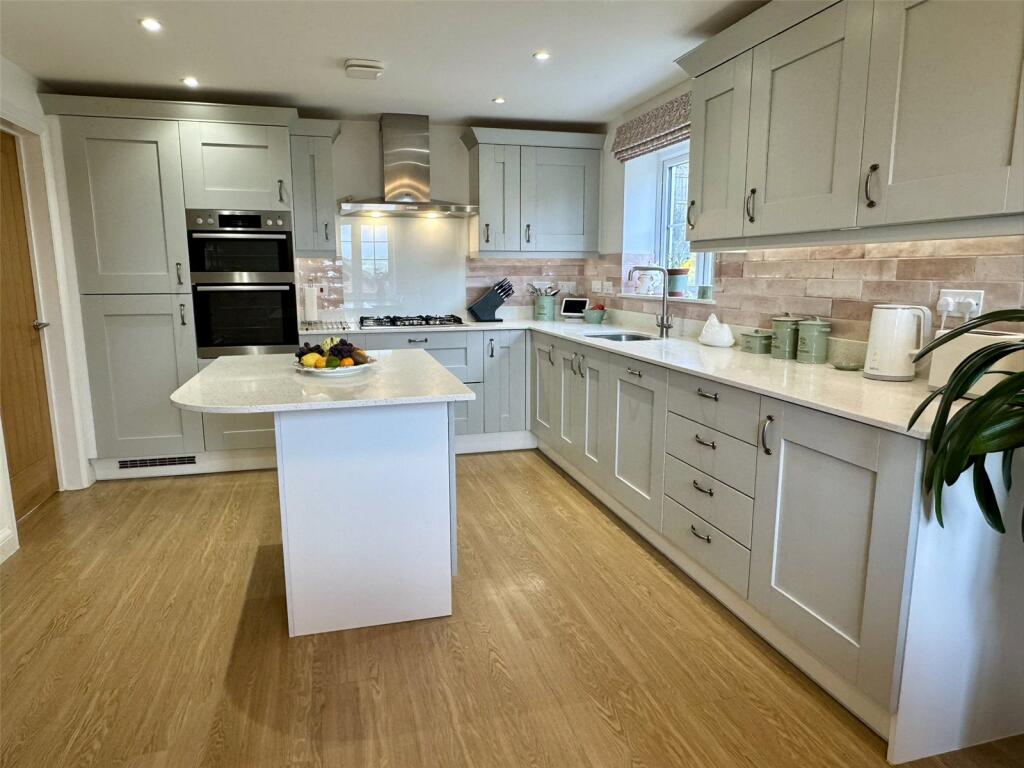 Orchard Rise, Chard, Somerset, TA20 photo 2