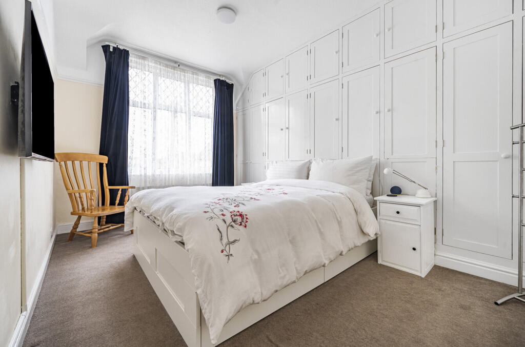 House in Reading, Spring Gardens, Whitley - More