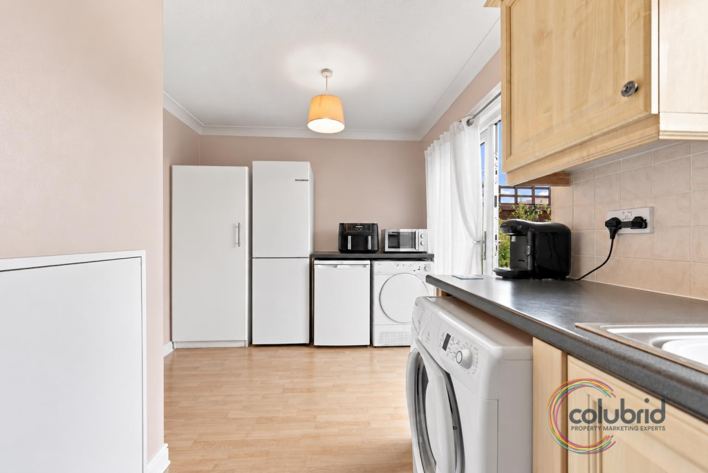 House in Romford - More