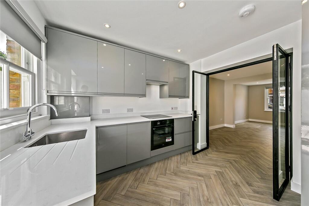 House in London - View 5