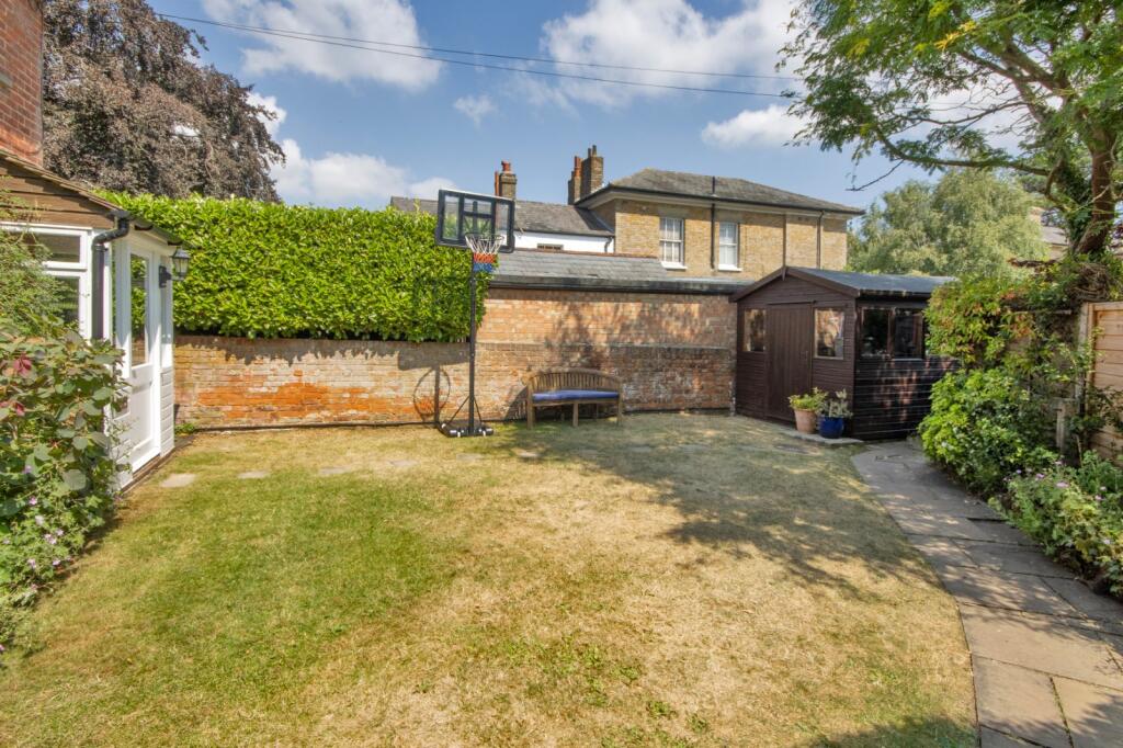 House in Sevenoaks, St John's - More