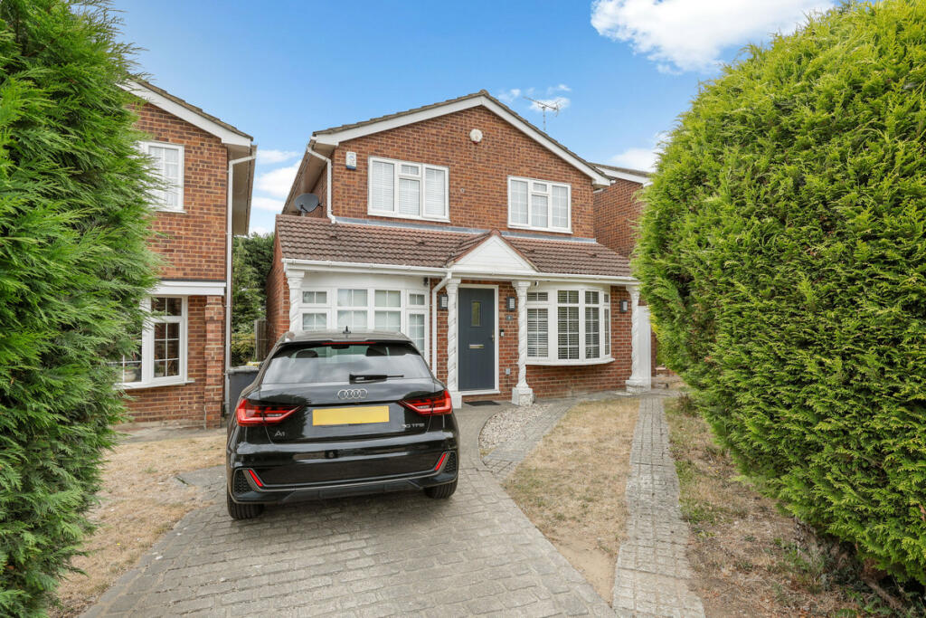 Main image of property: Kennedy Close, Rayleigh, SS6