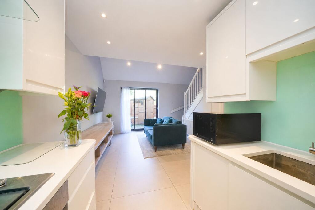House in Luton - View 3