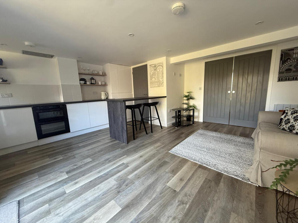 Apartment in Bournemouth, Ensbury Park - View 2