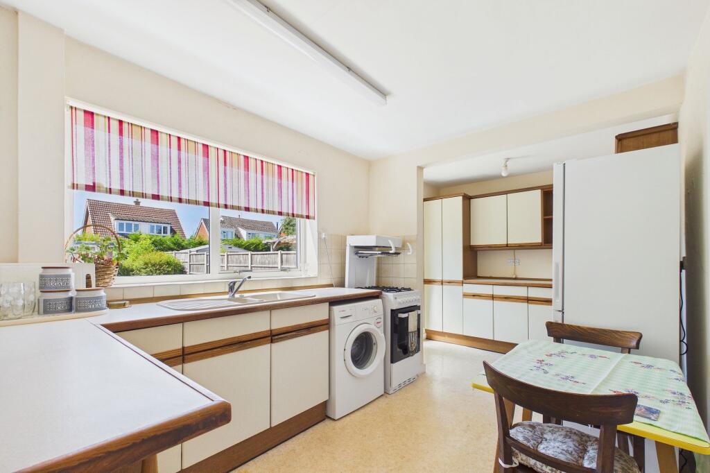 Glastonbury Avenue, Upton, CH2 photo 3
