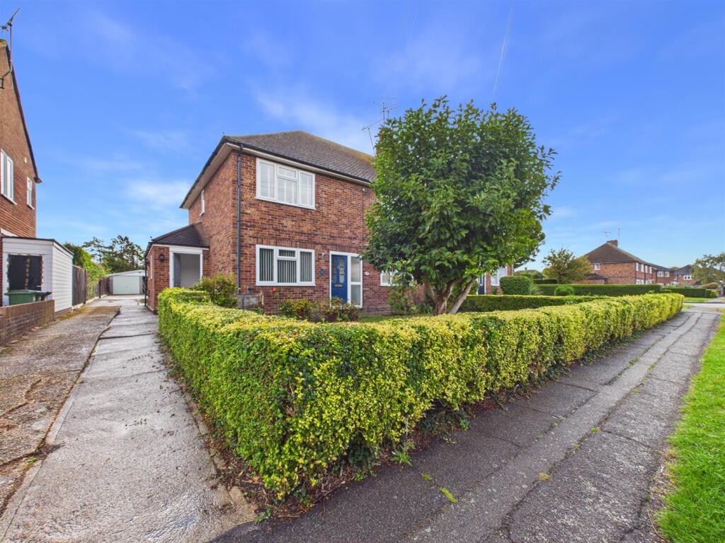 Main image of property: Barnsbury Avenue, Aylesbury, Buckinghamshire