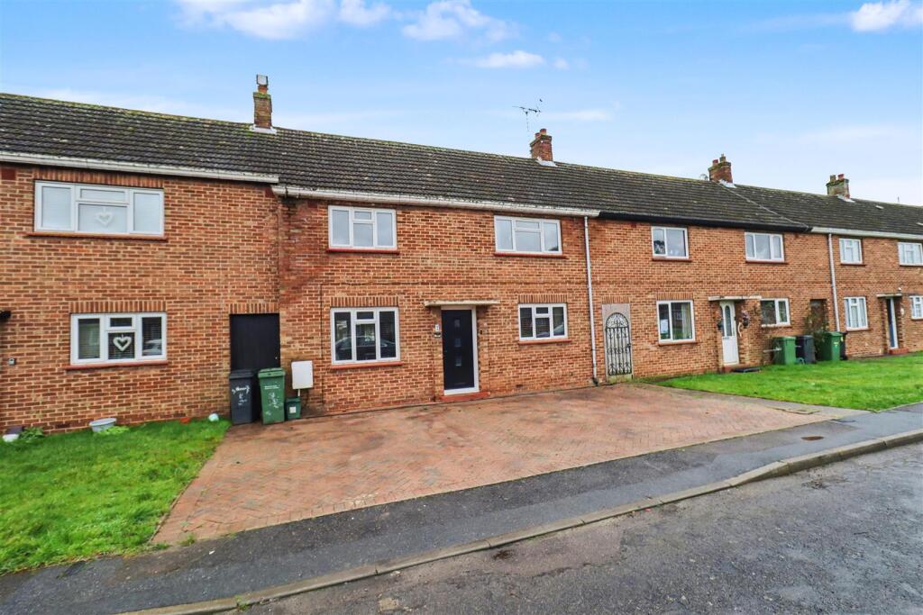 3-bed terraced on Marks Garden, Braintree, £300,000