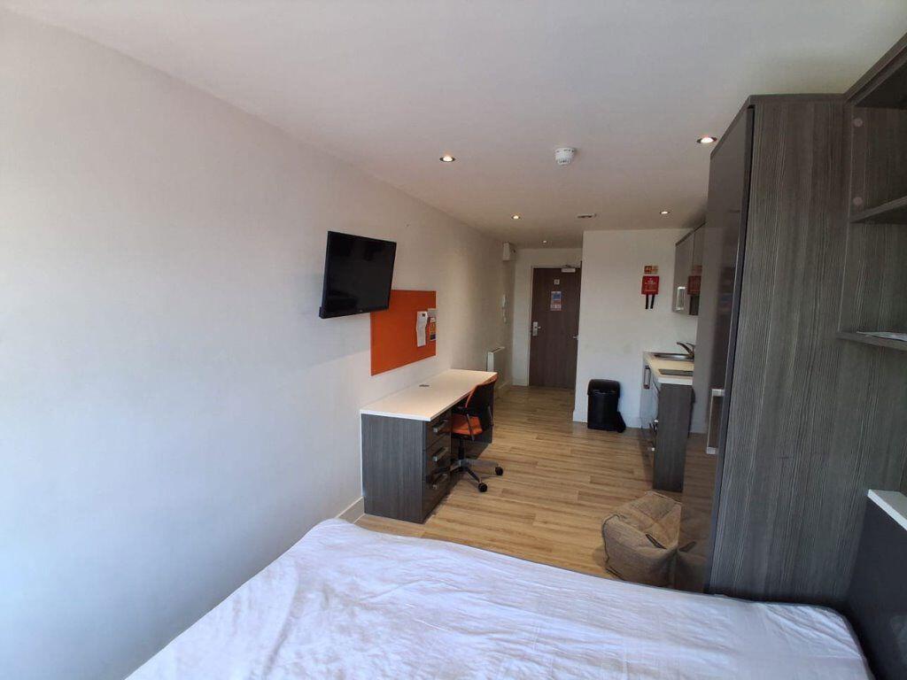 Apartment in Southampton - View 5