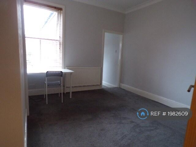 2 bedroom end of terrace house for rent
