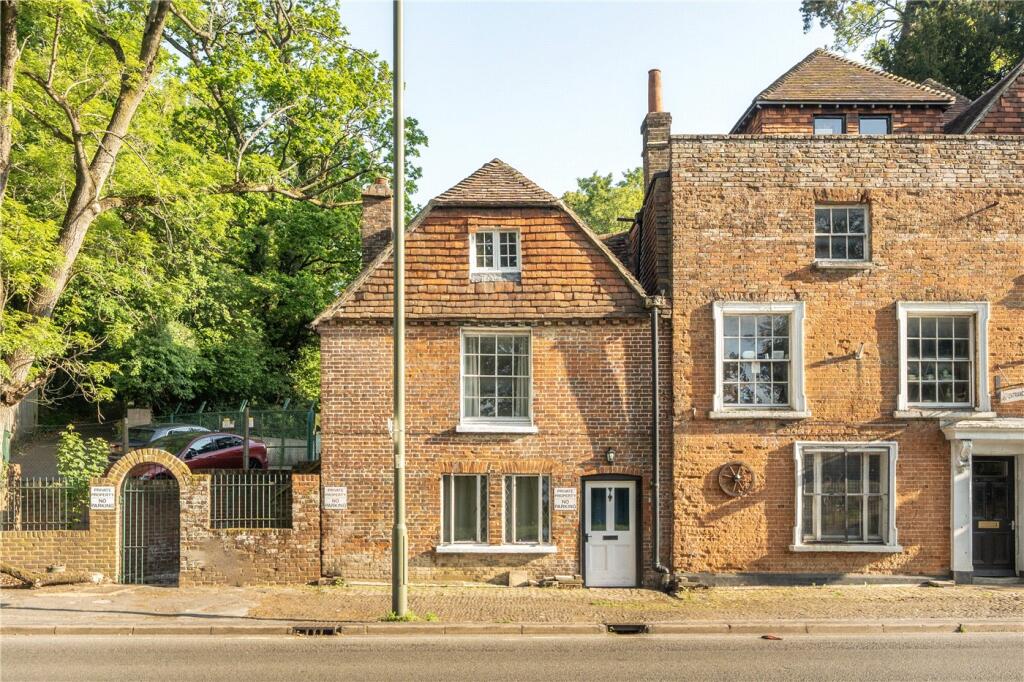 Main image of property: Guildford Road, Farnham, Surrey, GU9
