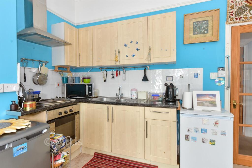 Apartment in Sandown, Yaverland - View 4
