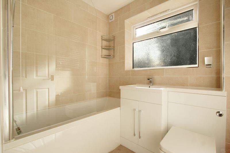 Apartment in Slough, Farnham Royal - View 4