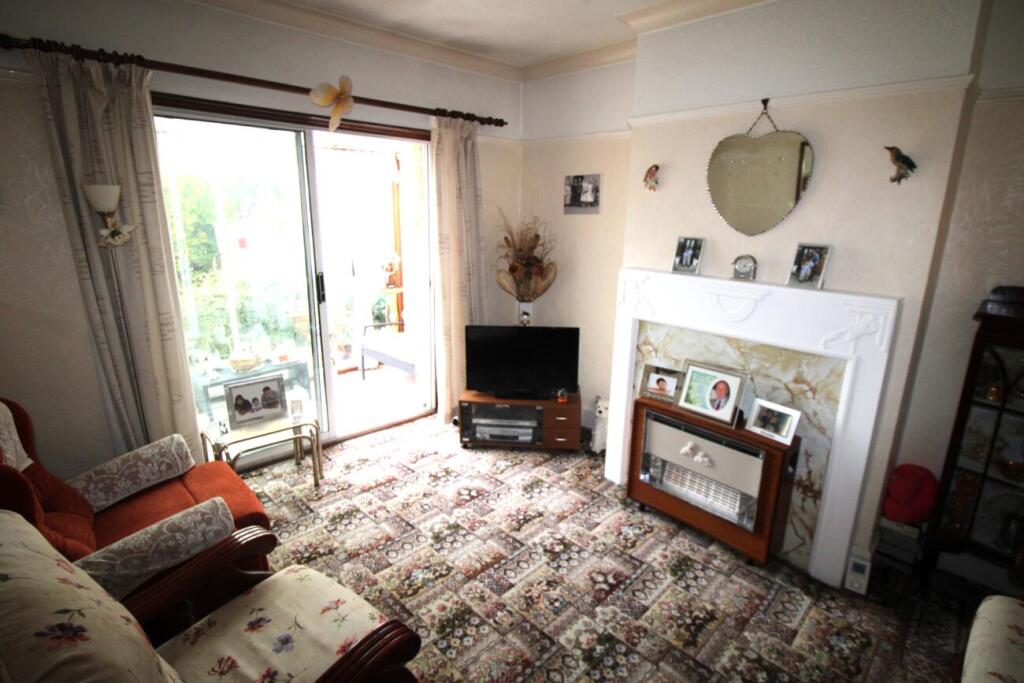 Brookdale Avenue, Upminster, Essex photo 2