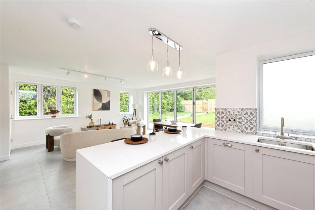 House in Kingston upon Thames - More