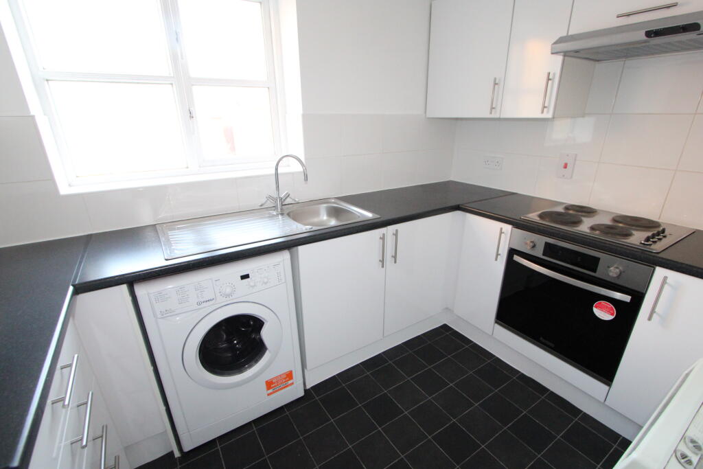 Apartment in London, Thamesmead - View 5