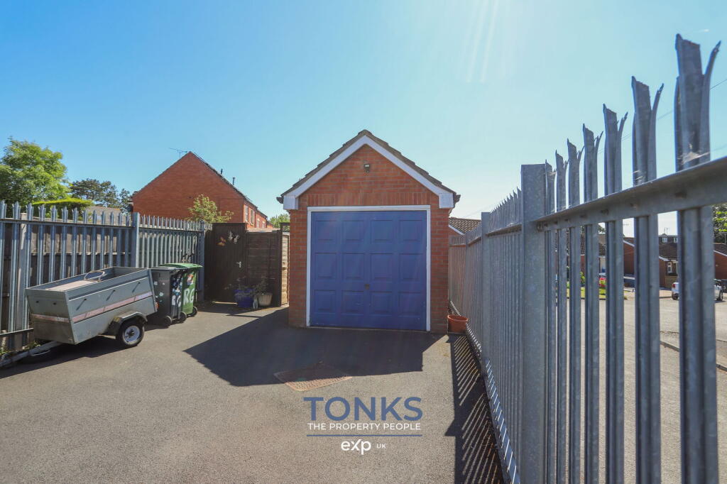 Additional image 2 of Spacious & tucked away in heart of Halesowen – The Rosegardens, Hagley Rd, B63 4JE