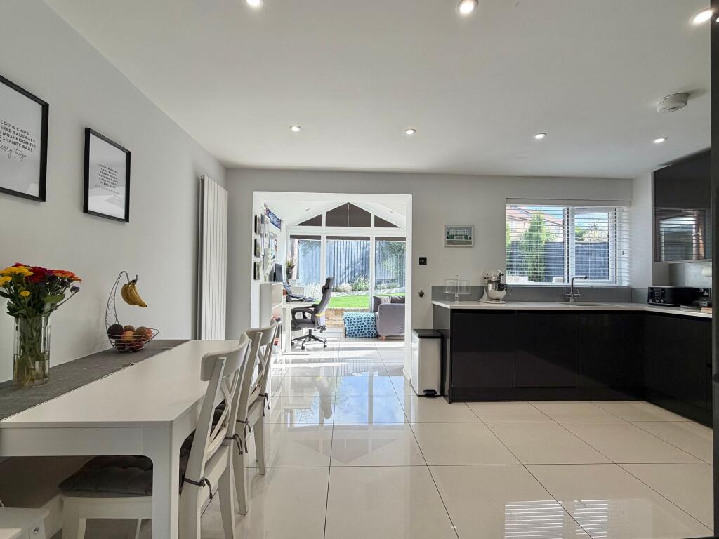 House in Teignbridge, Kingsteignton - More