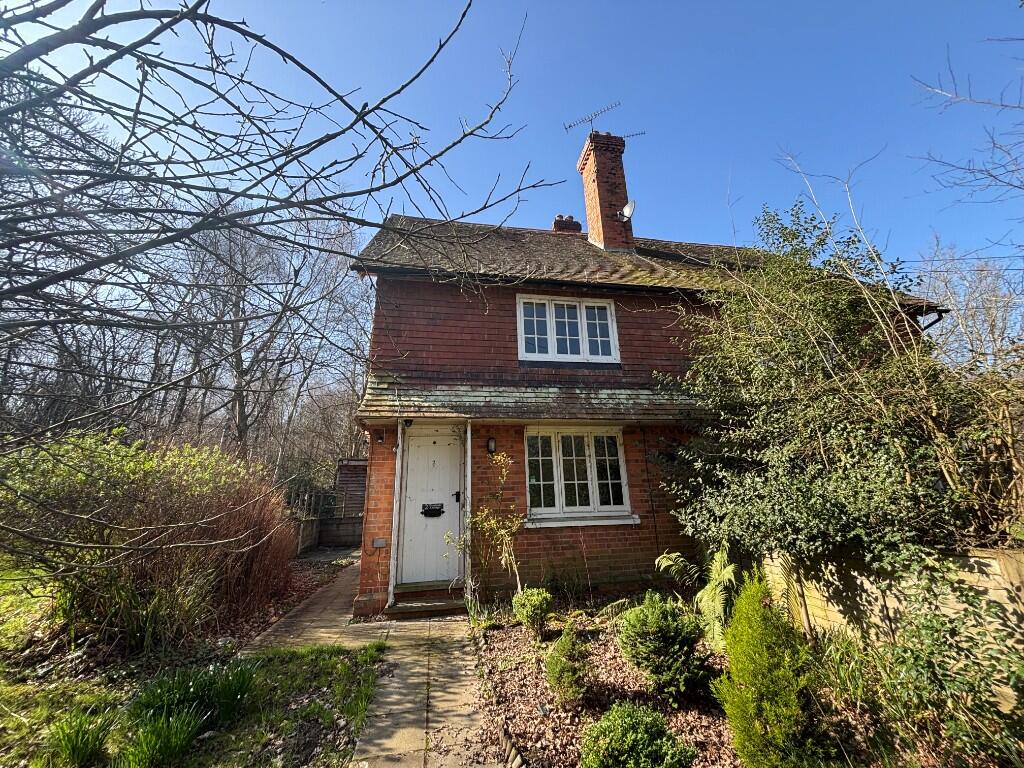 Main image of property: 2 Woodside Cottages, Bewlbridge Lane, Lamberhurst TN3