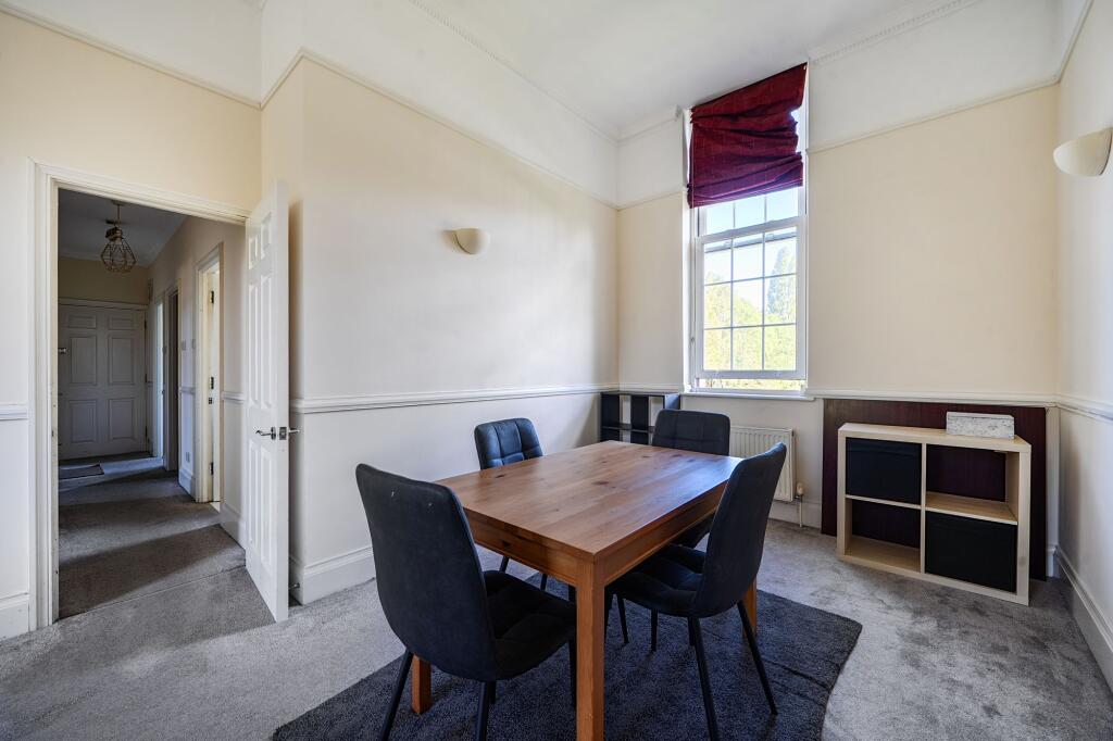 Apartment in Tandridge, Caterham-on-the-Hill - More