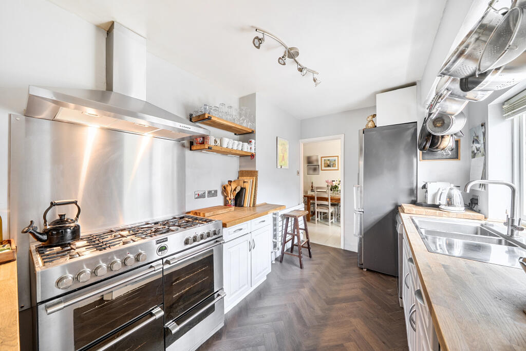House in Dacorum, Kings Langley - View 4