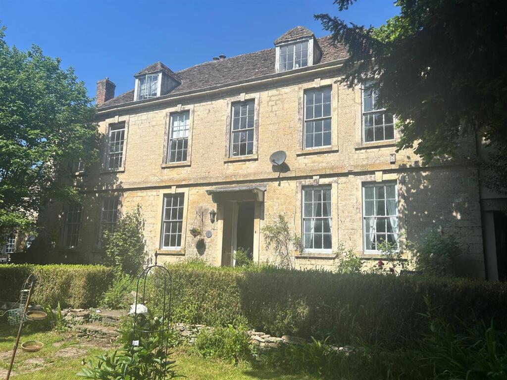 31 The Street, Uley, Dursley, Dursley