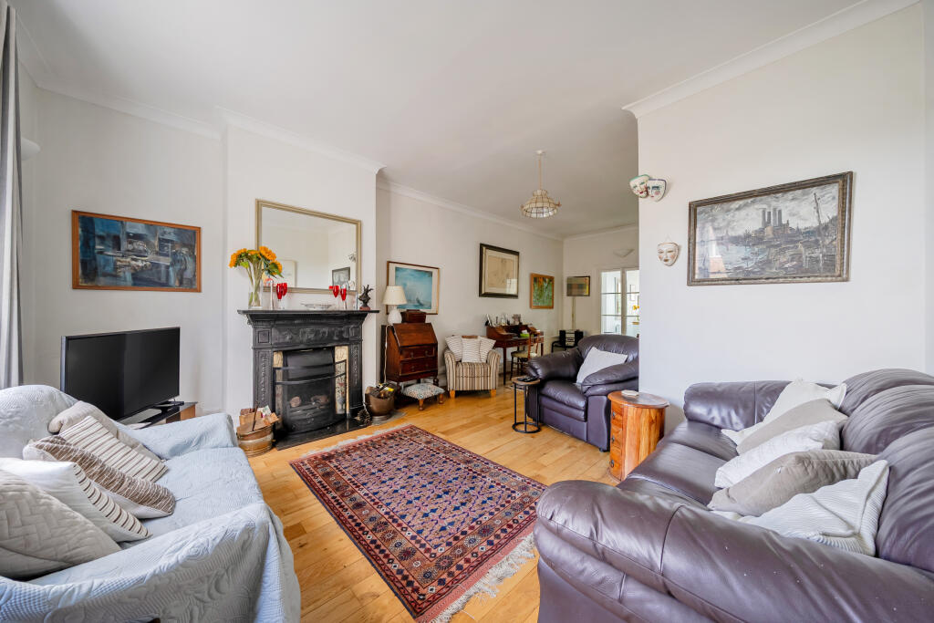 House in Maidenhead, Fishery - View 4