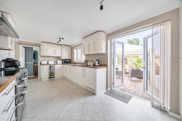 Kingsley Close, Shaw, Newbury - View 3
