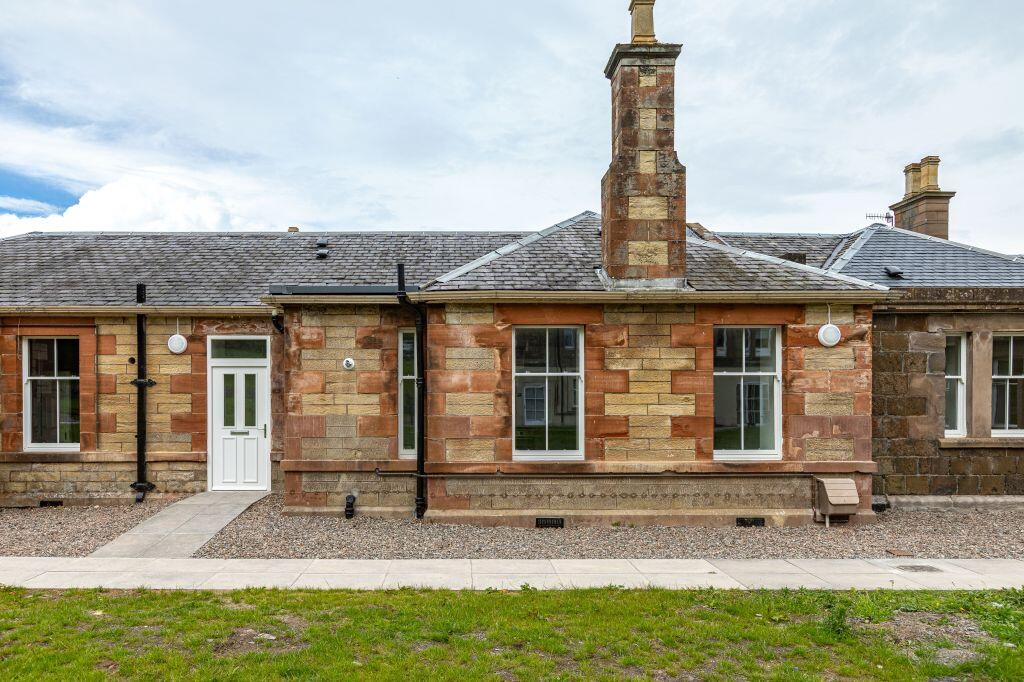 Main image of property: 42 James Murray Apartments, Muirhall Road, Perth, PH2 7BJ