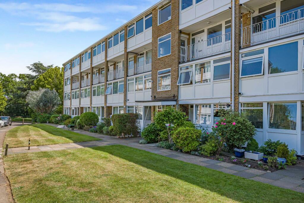 Main image of property: Tarnwood Park, London, SE9