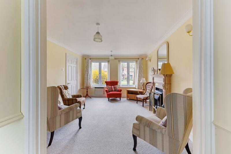12, Bearwater, Charnham Street, Hungerford photo 4