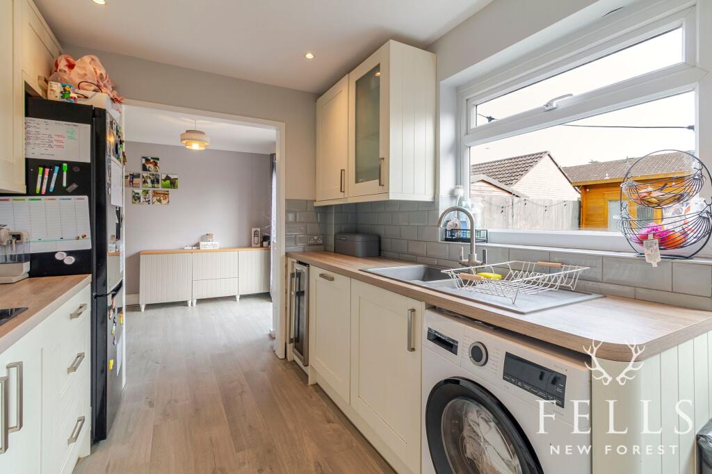 Jubilee Close, Ringwood, BH24 - View 6