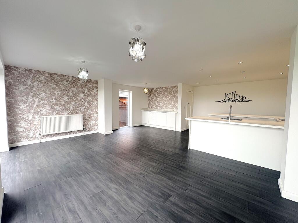 Plodder Lane, Farnworth, BL4 photo 2