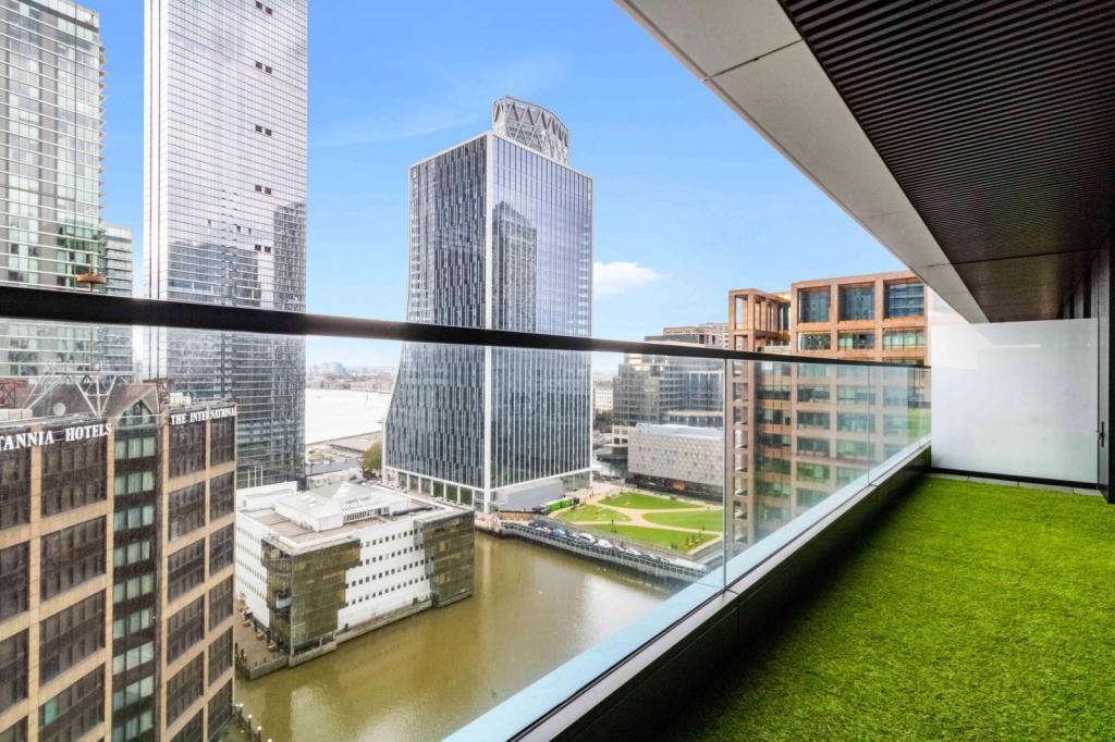 Main image of property: Wardian, Canary Wharf