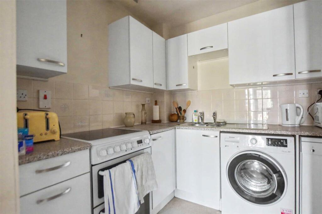 Apartment in East Hampshire, Alton - View 5