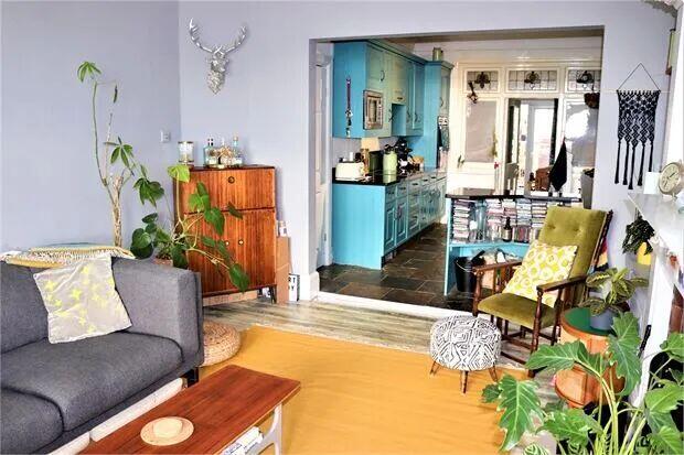 Apartment in Southend-on-Sea - More