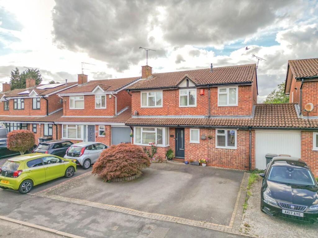 Main image of property: Hogarth Close, Bedworth, CV12