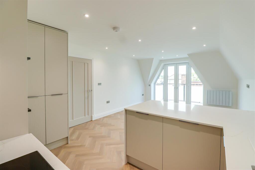 Apartment in Southend-on-Sea - View 2