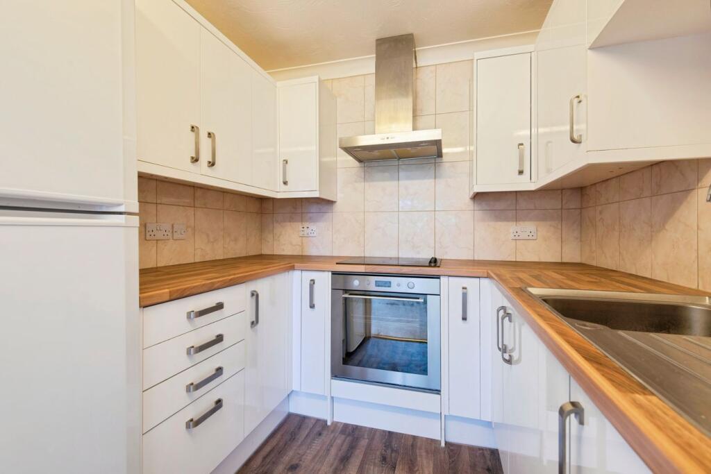 Apartment in North Hertfordshire, West Hitchin - View 4