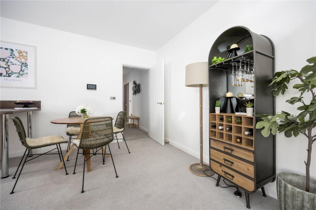 Apartment in Gloucester - View 4