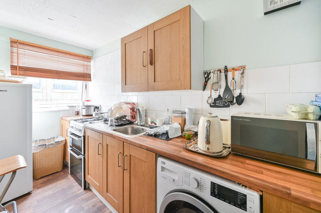Apartment in London, Bells Gardens Estate, Peckham - View 4